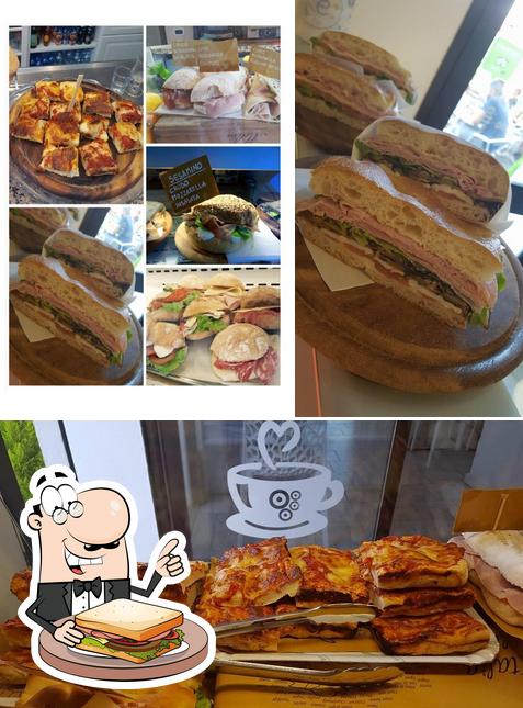 Scegli un panino a L'angolino del dolce gusto - Bar & Caffetteria Pinsa Romana Saronno