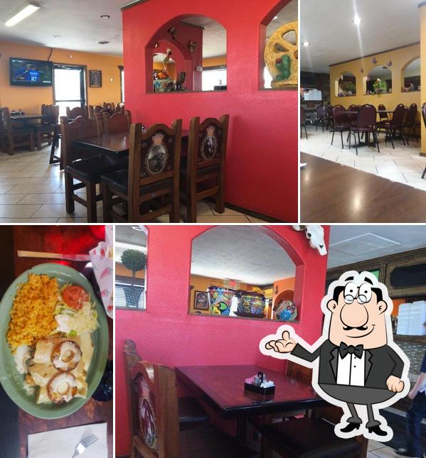 The interior of Los Dos Amigos