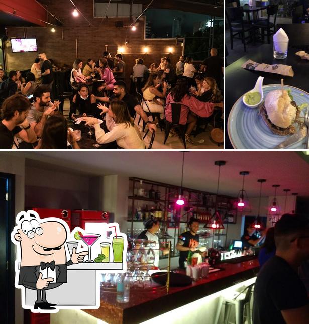 Esta é a ilustração mostrando balcão de bar e mesa de jantar no Hey Joe Food 'n' Bar