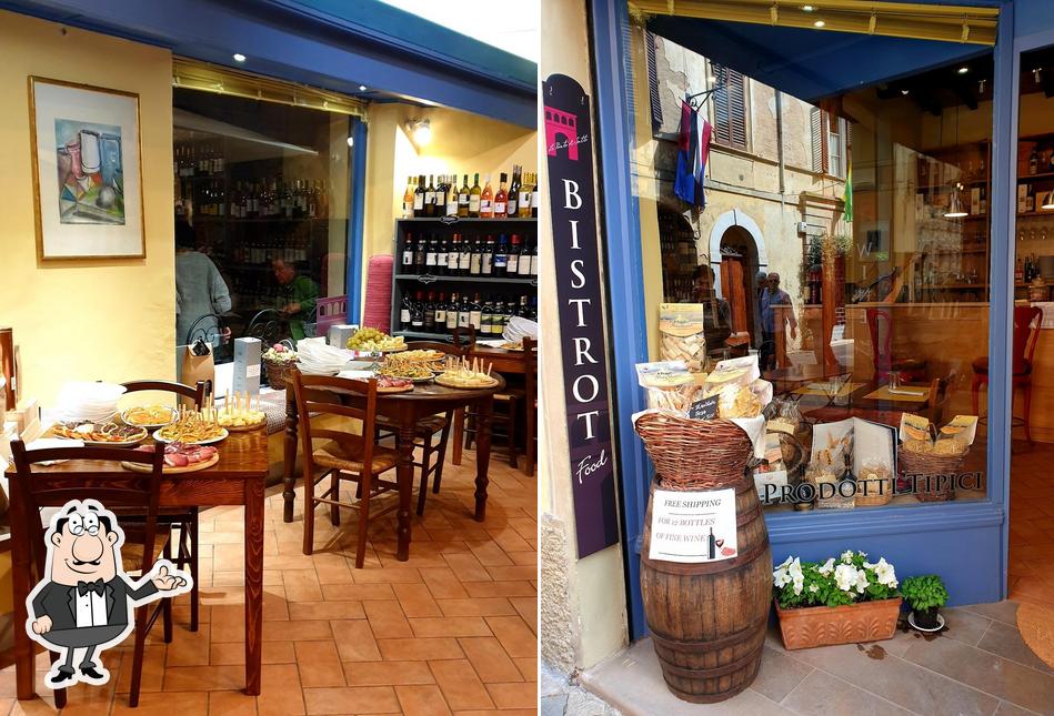 Gli interni di L' Enoteca della Porta di Sotto