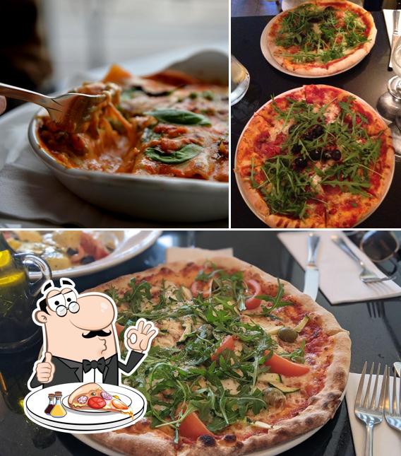 Отведайте пиццу в "Toscana Italian Restaurant"