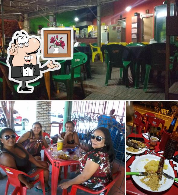 O interior do Churrasquinho do Dedé