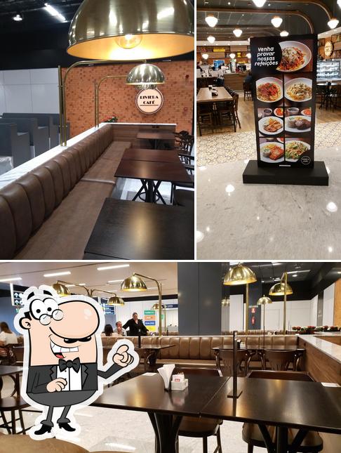 Veja imagens do interior do Riviera Café Airport