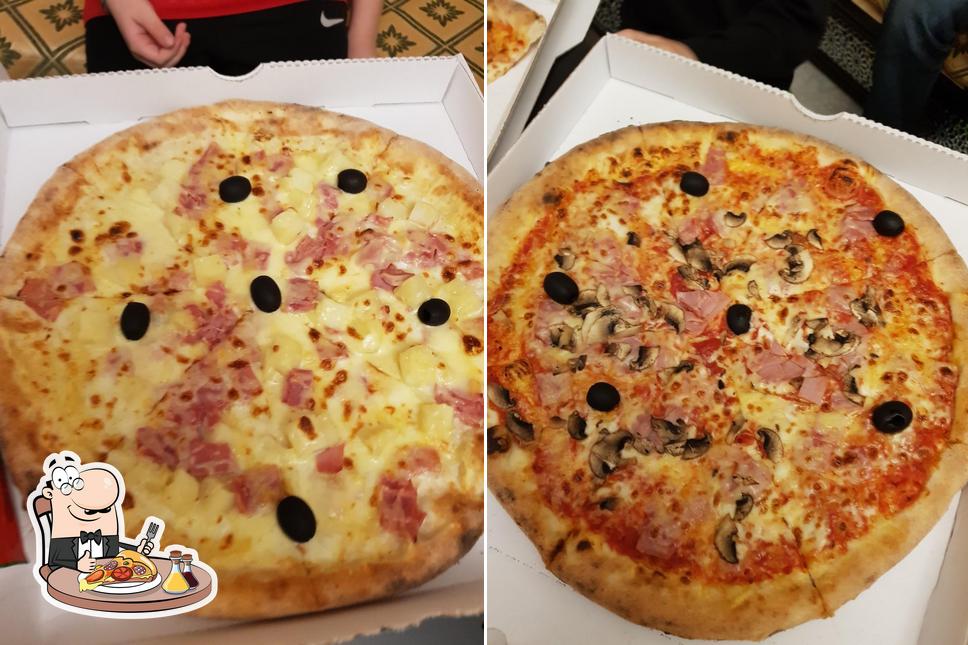 A La Piazza, vous pouvez essayer des pizzas