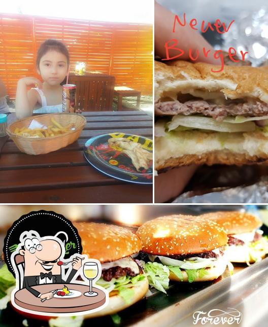 Essen im Mr. Burger FOOD TRUCK