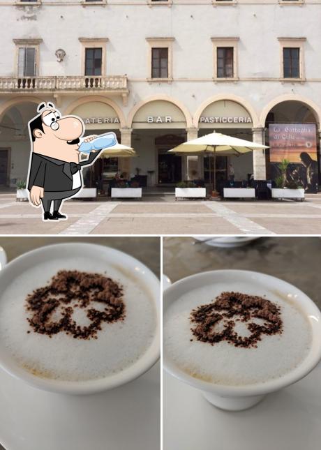 Questa è la immagine che raffigura la bevanda e esterno di Caffe Garibaldi Hausbrandt