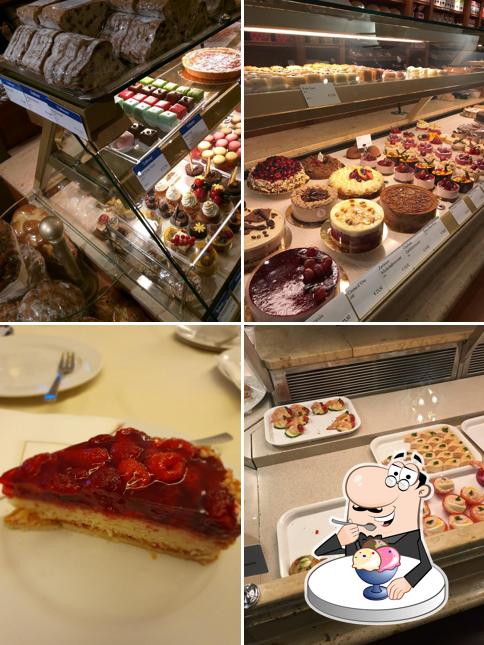 Café-Bistro Dallmayr bietet eine Mehrzahl von Desserts 
