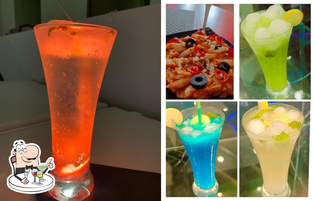 FLAVORS.JUNCTION serves alcohol