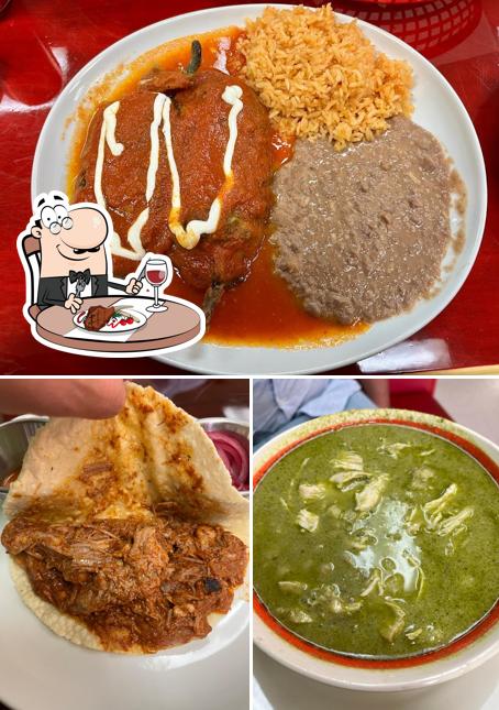 Отведайте блюда из мяса в "Guisados Home Style Mexican Cooking"