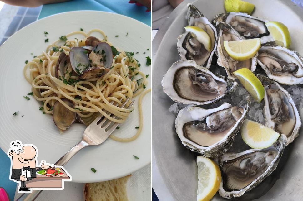 Prova tra i vari prodotti di cucina di mare offerti a Ittiturismo su Giudeu