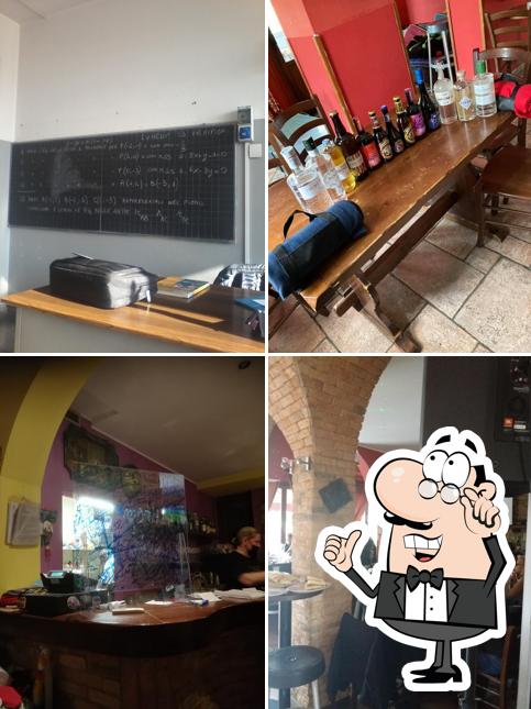 Siediti a un tavolo di Bar Divino