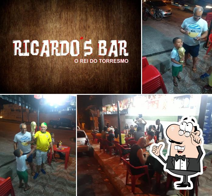 O interior do Ricardo's Bar