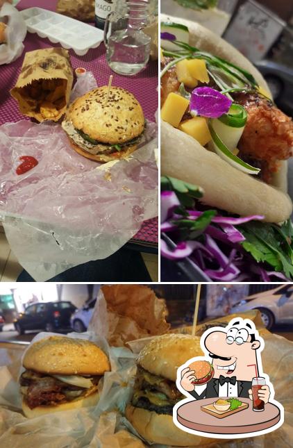 Order a burger at GRABEAT – Street Food