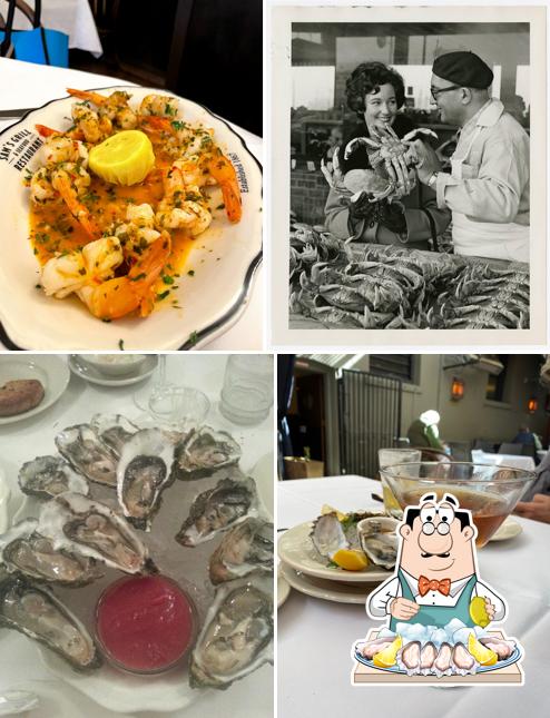 Попробуйте блюда с морепродуктами в "Sam's Grill & Seafood Restaurant"