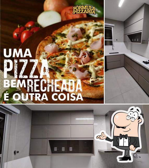 A Fórmula Pizzaria Caiçara se destaca pelo interior e comida