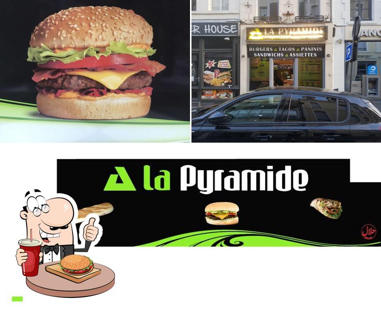 Essayez un hamburger à Restaurant La pyramide