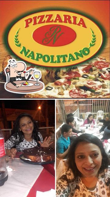 Comida em Pizzaria Napolitana