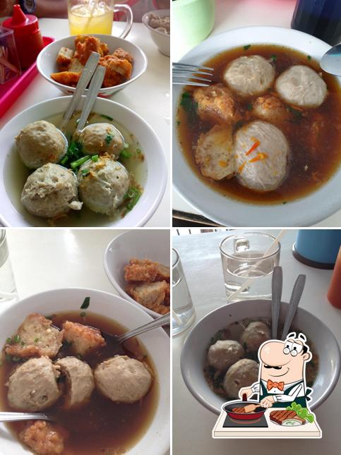 Try out meat dishes at Bakso Jawi Bu Miyar