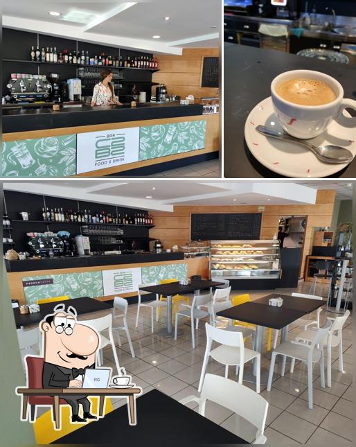 La foto della interni e cibo di CB22 Bar