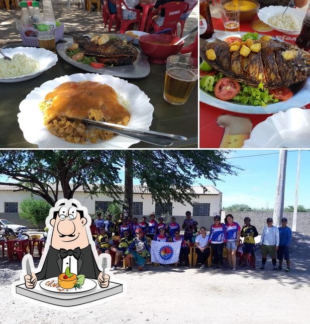 Entre diversos coisas, comida e exterior podem ser encontrados no Bar Do Peixe