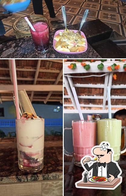 Food at Cafe आई