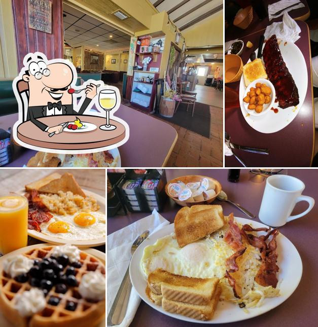 Barnwood BarBQue, 3725 W Old US Hwy 441 in Mount Dora Restaurant