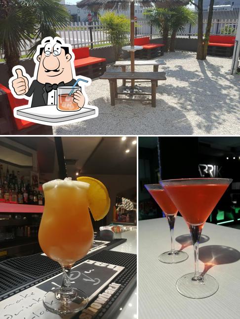 La foto di bevanda e interni da Fabrik Cocktail Bar