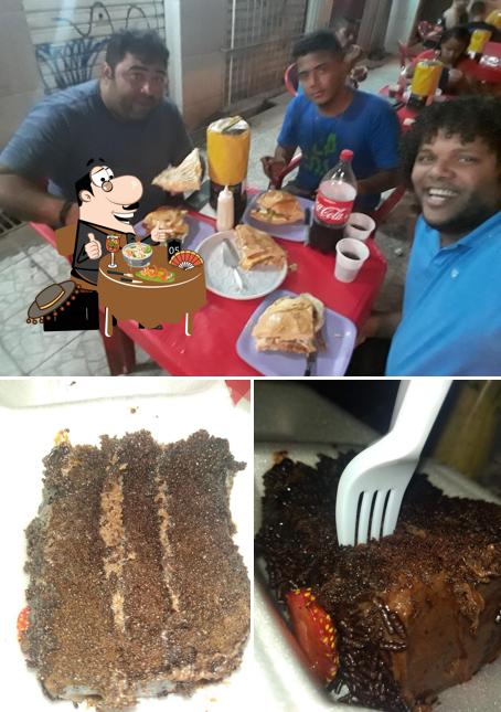 Confira a imagem apresentando comida e bebida no Gigaburguer