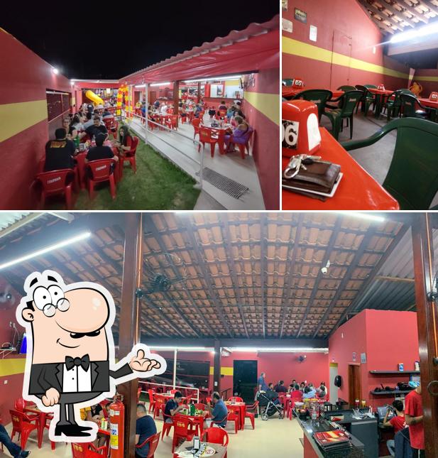 O interior do Santana Lanches