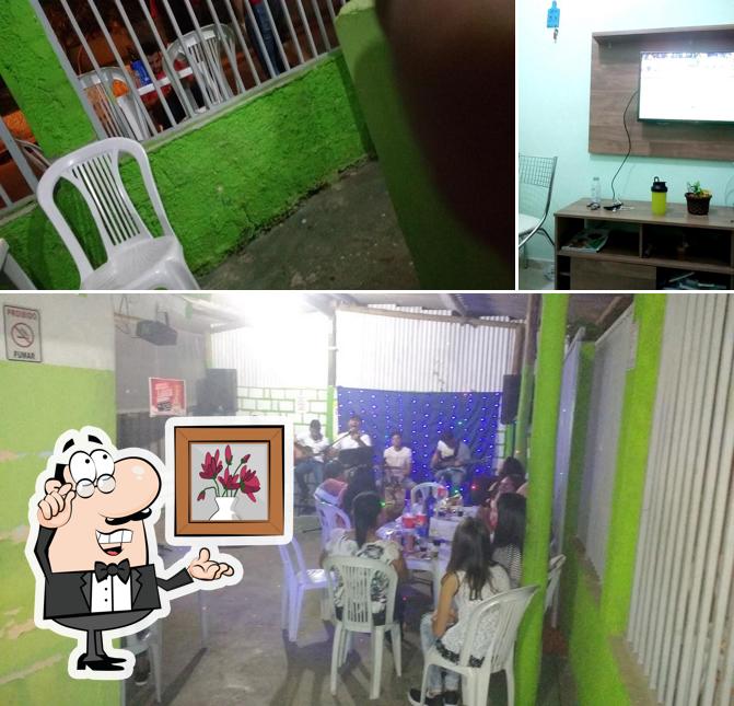 O interior do Churrasquinho do Dênis