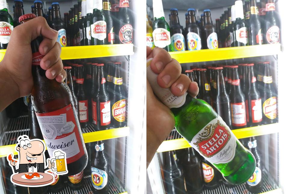 Desfute uma tulipa de cerveja leve ou escura