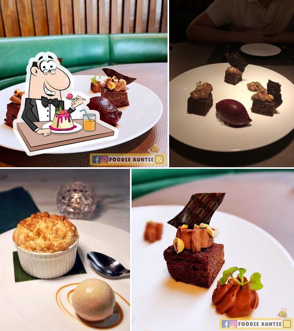 "The Continental" предлагает разнообразный выбор десертов