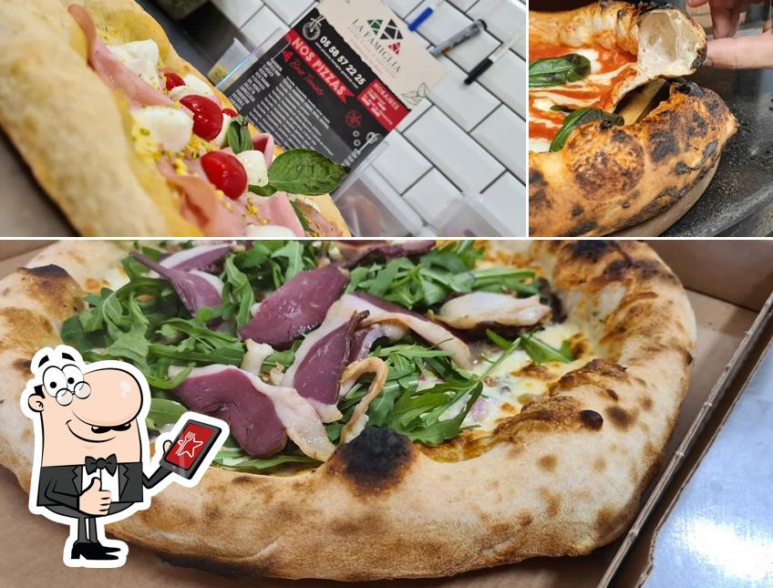 Voir la photo de LA FAMIGLIA Pizza à emporter