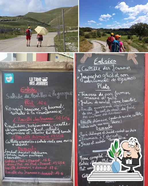 Restaurant "La Table des Jeannes" se distingue par sa extérieur et tableau noir