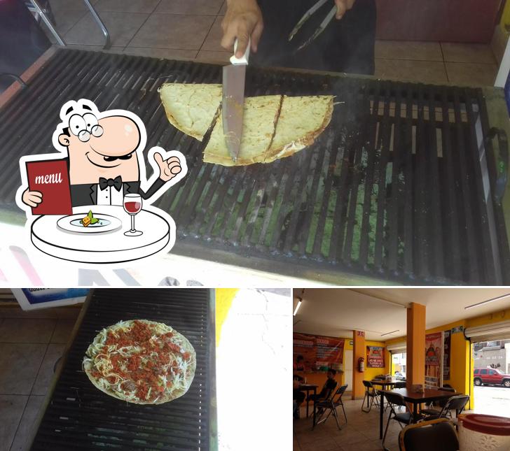 The image of Los Oaxaqueños’s food and interior