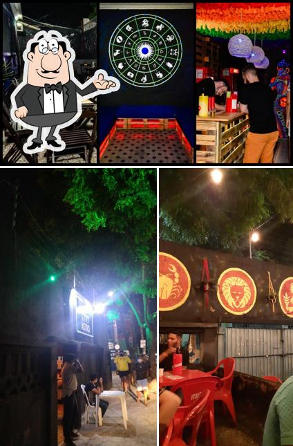 O interior do Astro Pub