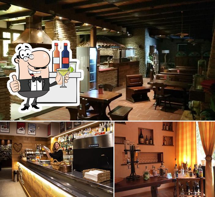 Dai un’occhiata alla foto che presenta la bancone da bar e interni di Albergo San Carlo