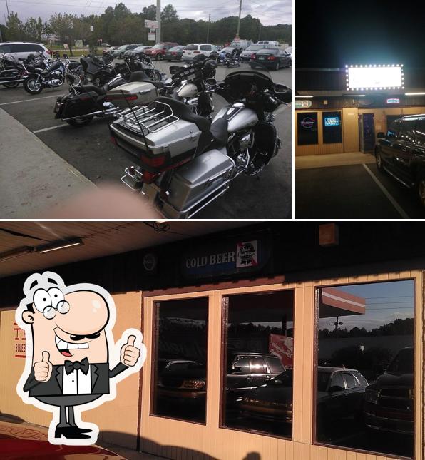 Blueberry Hill Bar And Grill, 1550 Dean Forest Rd C in Garden City