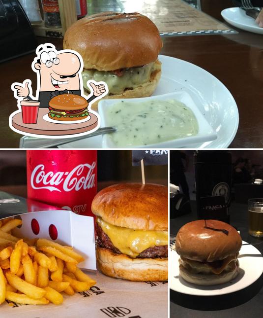 Peça um hambúrguer no Faaca Boteco & Parrilla Parnamirim