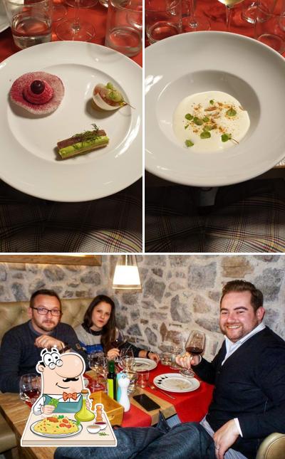 La foto della cibo e interni di Al Municipio Caffè Bistrot