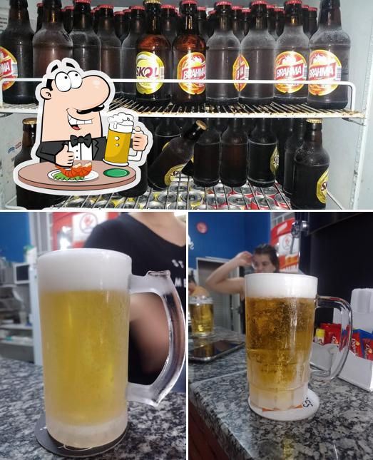 Desfute uma tulipa de cerveja leve ou escura