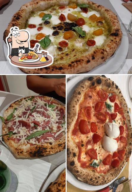 Scegli una pizza a Rouge Cafè