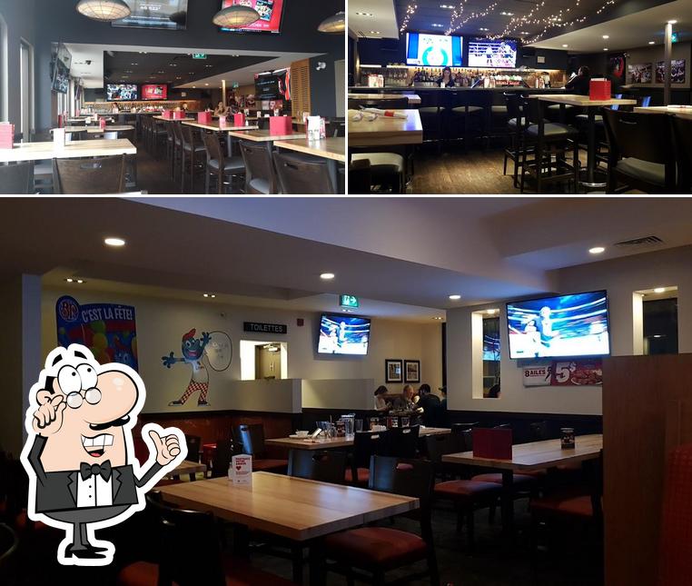 Installez-vous à l'une des tables de Boston Pizza