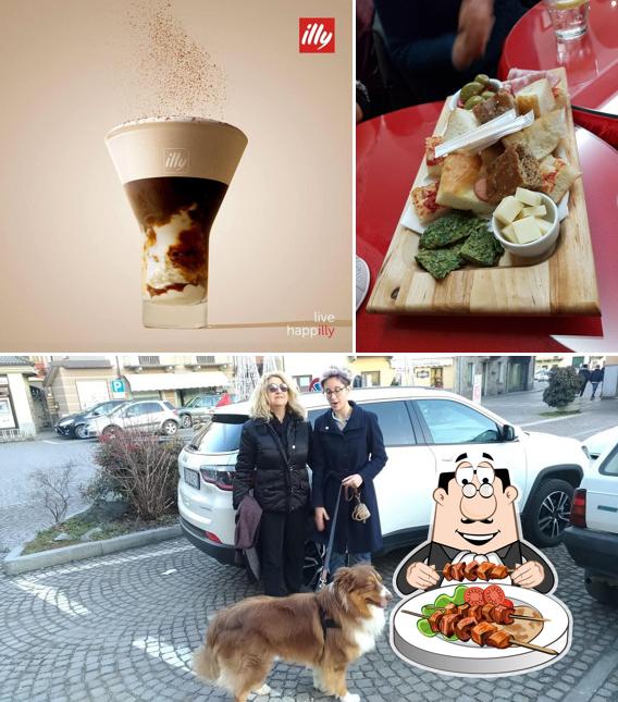 Caffè Roma si caratterizza per la cibo e esterno