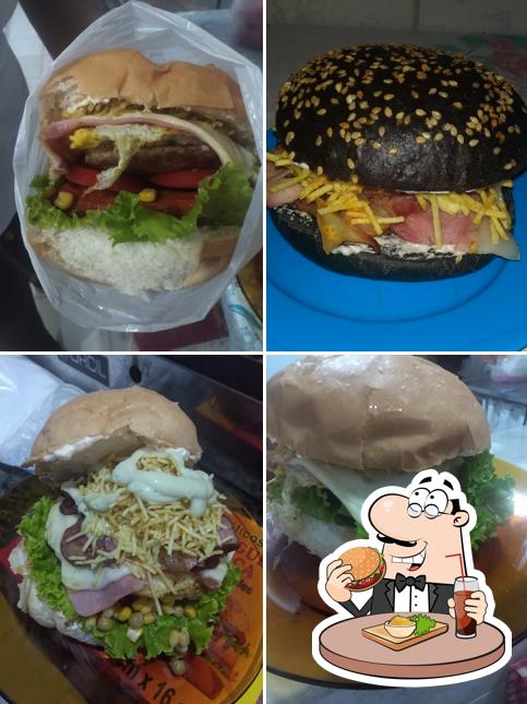 Os hambúrgueres do CD LANCHES E MILK SHAKE DELIVERY irão saciar diferentes gostos