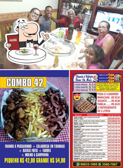 Confira a foto apresentando comida e interior no Pizzaria “Bom Demais”