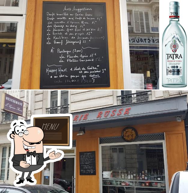 L'Epicerie Russe se distingue par sa tableau noir et de l'alcool