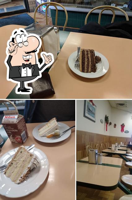 Voici l’image représentant la intérieur et dessert sur Alpine Cafe