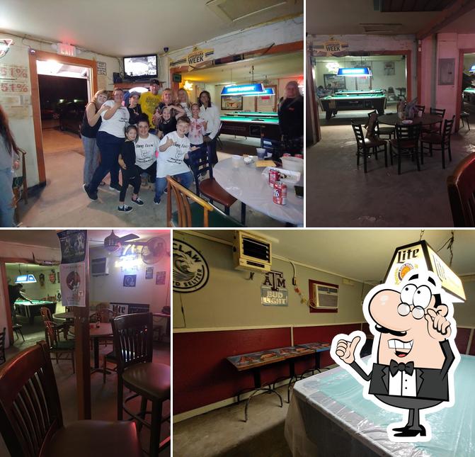 Larry's Hook'Em Billiards in Lockhart Restaurant reviews
