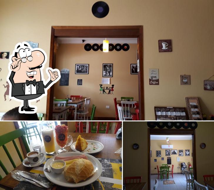 Veja imagens do interior do Coffee Diva by Café Aroma Cultural